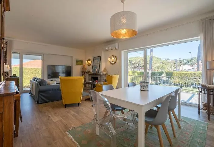 Charming Family In בית נופש