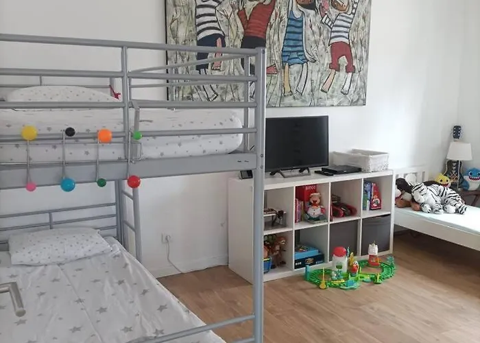 בית נופש Charming Family In *