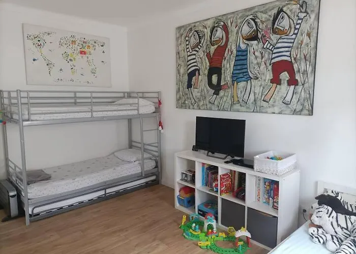 בית נופש Charming Family In